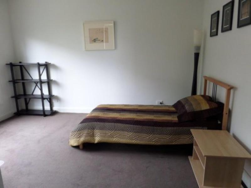 Glen Iris, VIC - $310