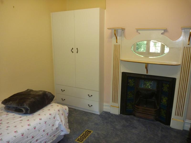 Reservoir, VIC - $340