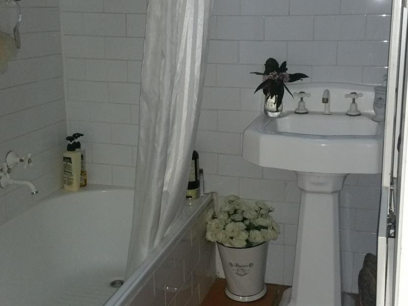 Kingsville, VIC - $360