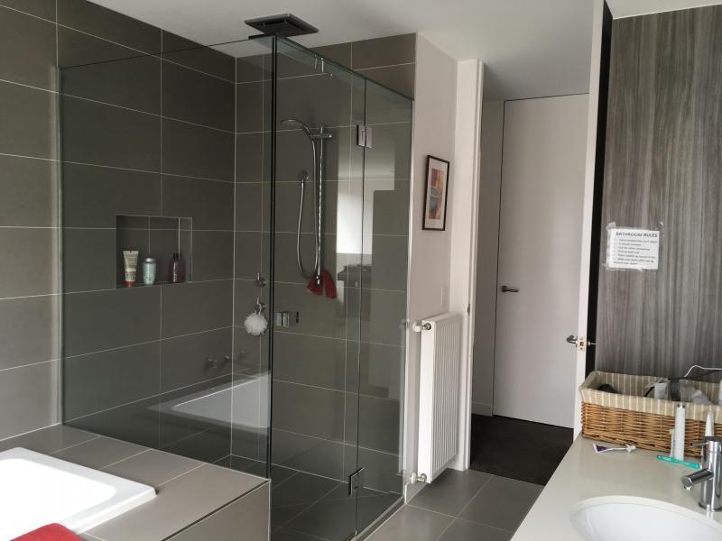 Glen Iris, VIC - $420