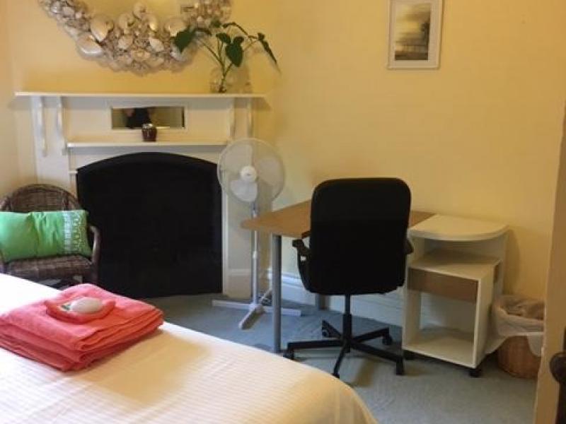 Hawthorn East, VIC - $420