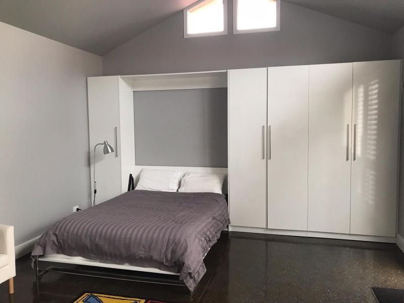 Brunswick East, VIC - $400