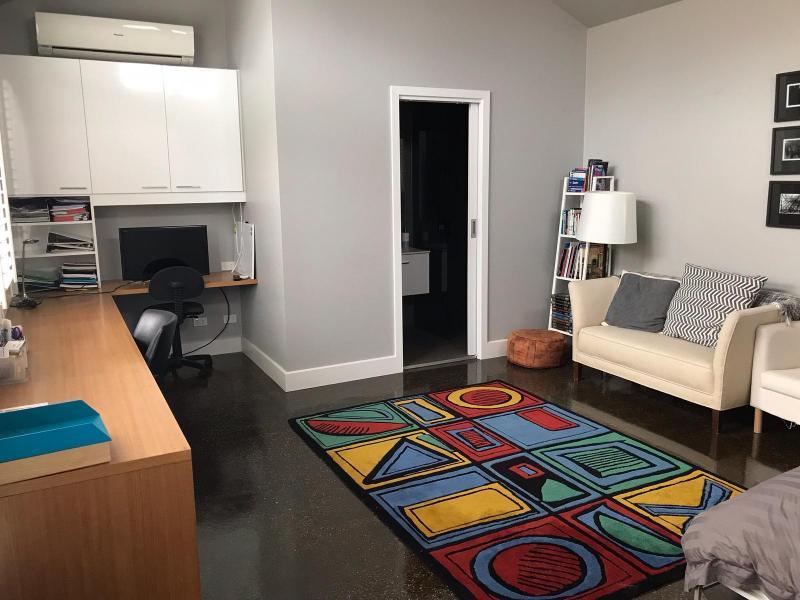 Brunswick East, VIC - $400
