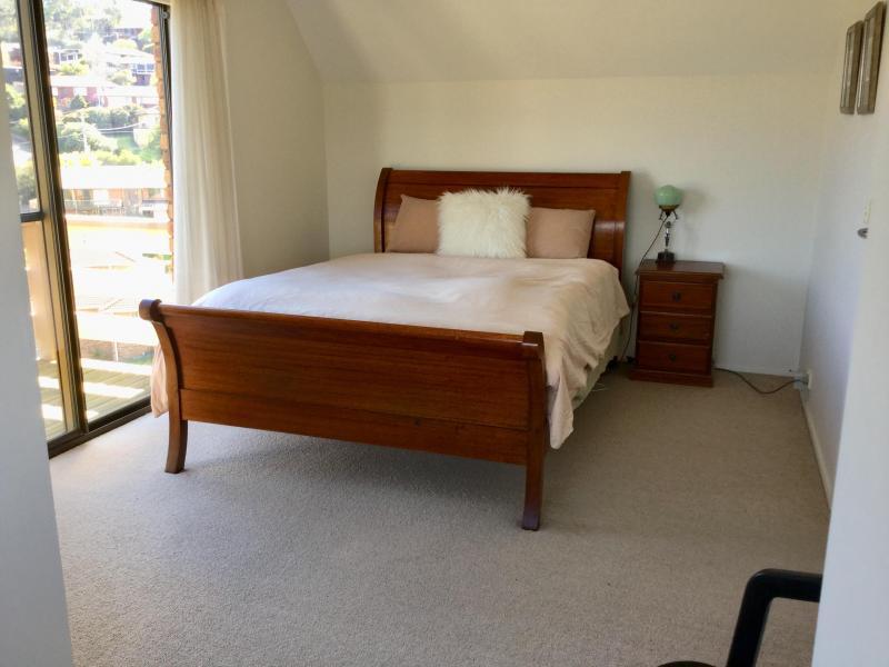 Room, queen bed, view, balcony 