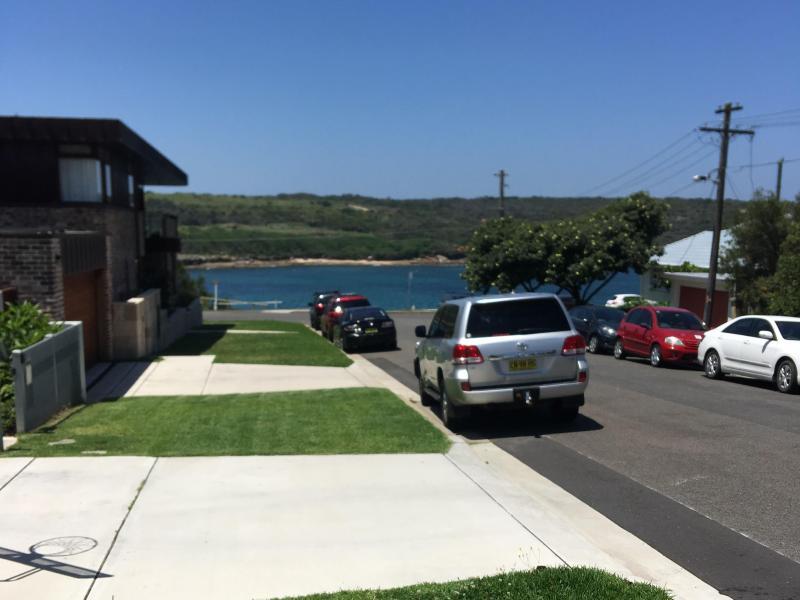 The ocean,beach,rockpool and bus stop is a few steps away in this beautiful  and safe location. 
