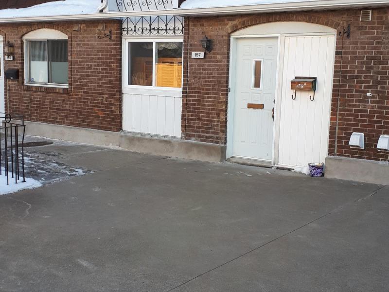 Dollard-des-Ormeaux, QC - $290