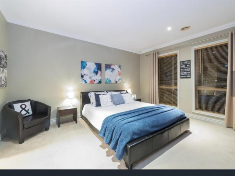 Hillside, VIC - $360